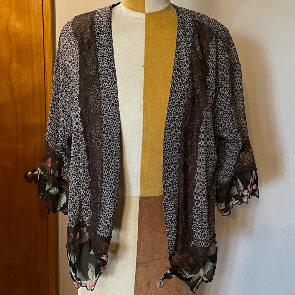Gimmicks BKE Thin Floral Cardigan